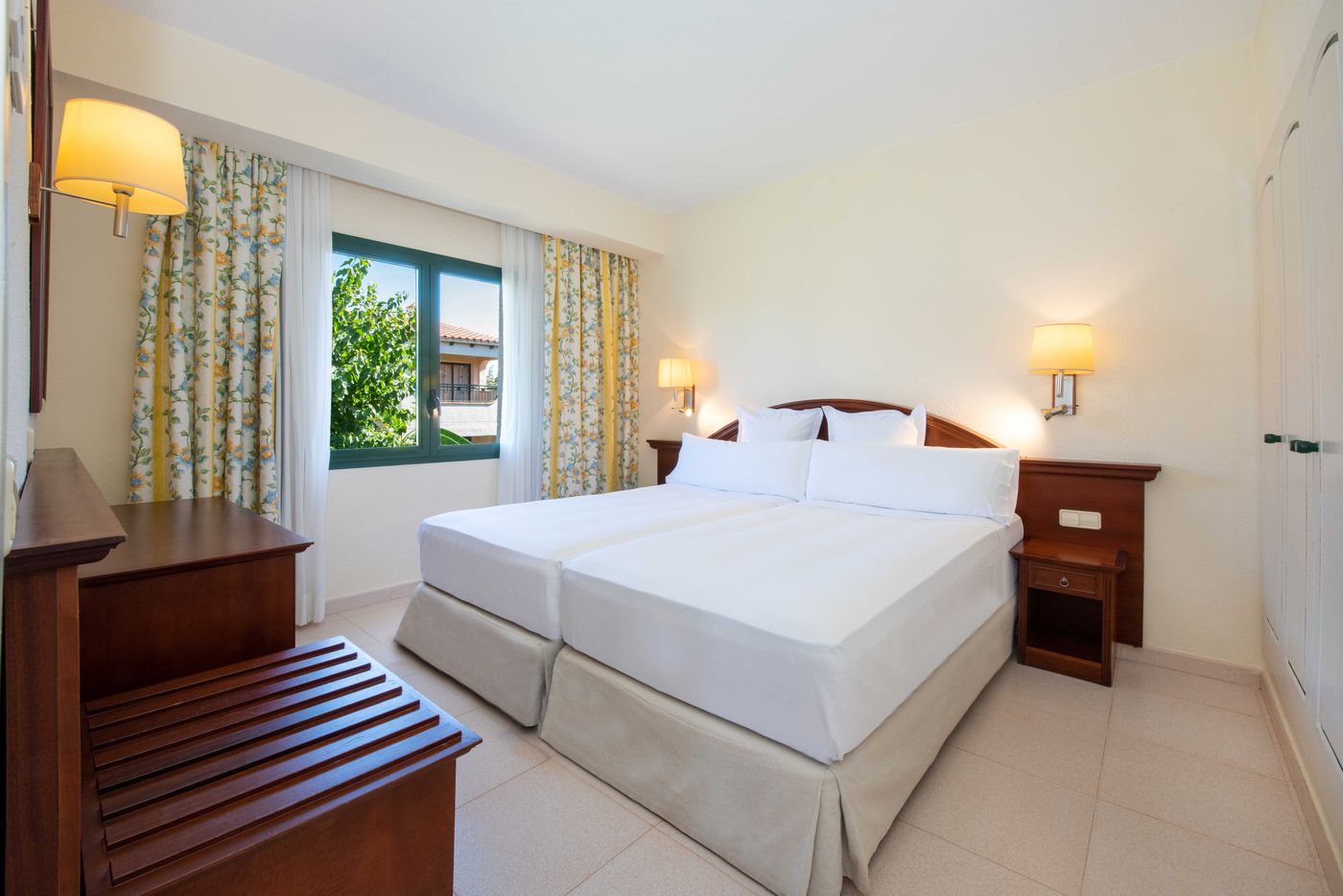 Valentin-Son-Bou-Room-32