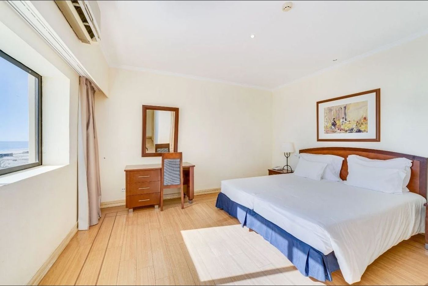 Yellow-Praia-Monte-Gordo-Hotel-Room-16