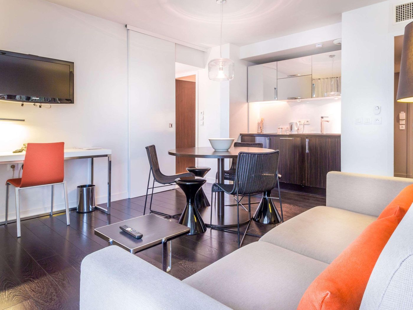 Hipark-Design-Suites-Nice-Room-24