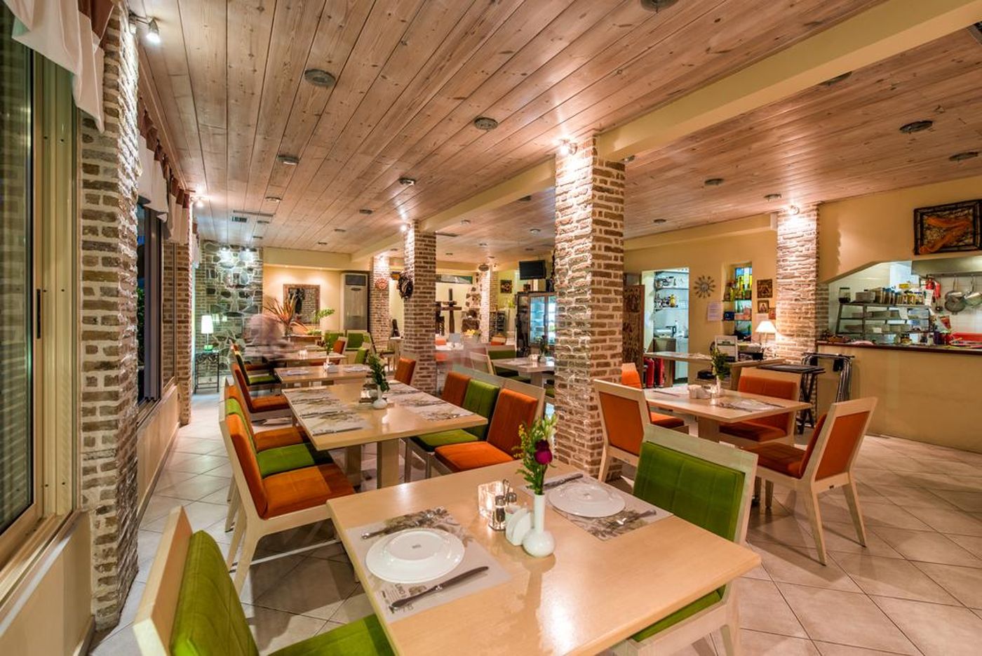 Koukounaria Hotel & Suites