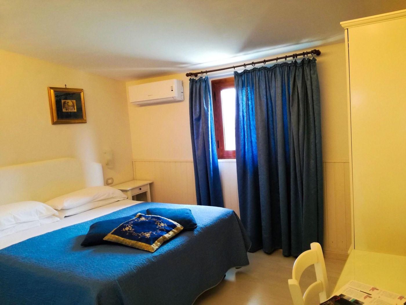 Villa-Fiorita-Room-7