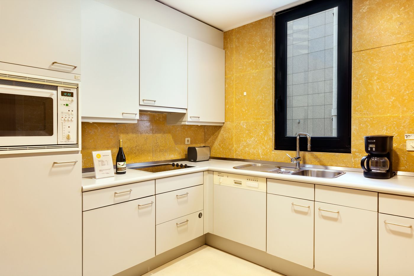 Hello-Lisbon-Marques-de-Pombal-Room-17