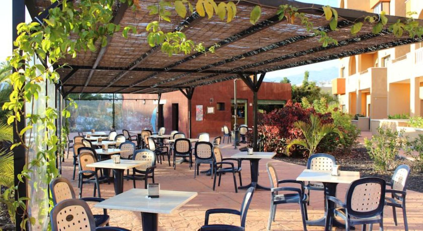 Grand-Muthu-Golf-Plaza-Hotel---Spa-Terrace-17