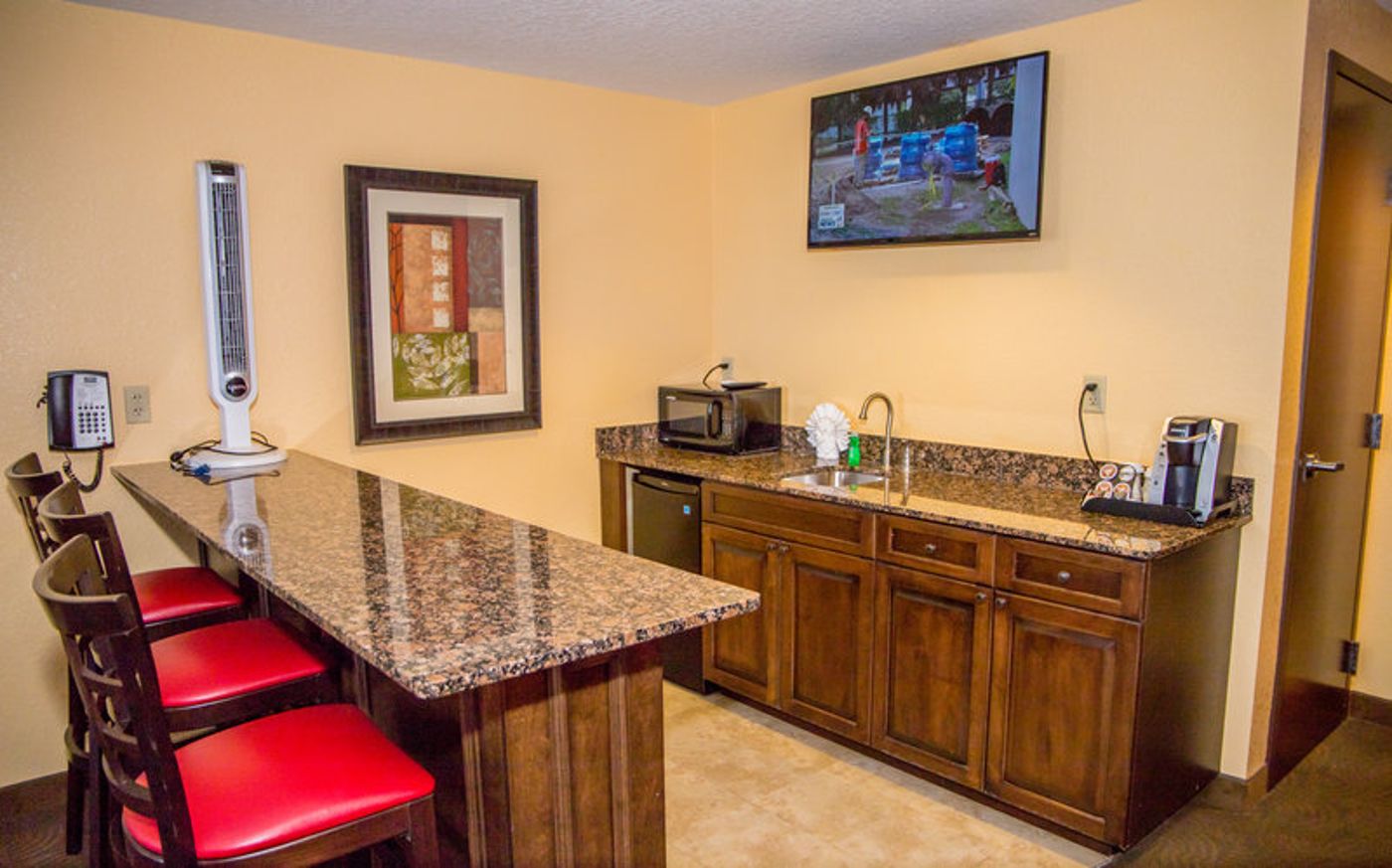 Pier House 60 Marina Hotel