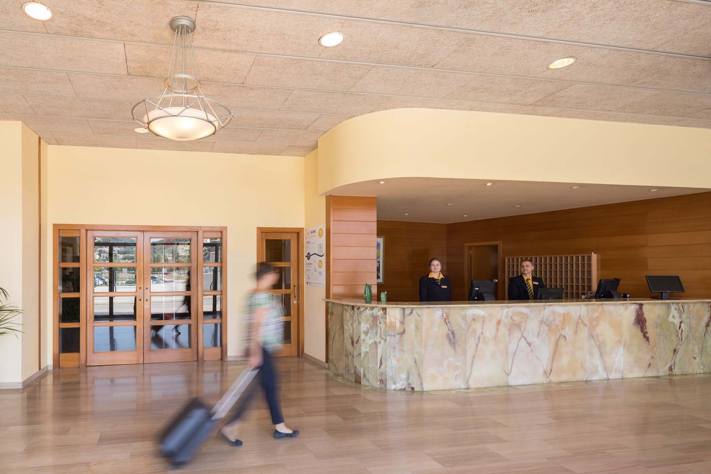 htop-Royal-Sun-Suites-Lobby-27