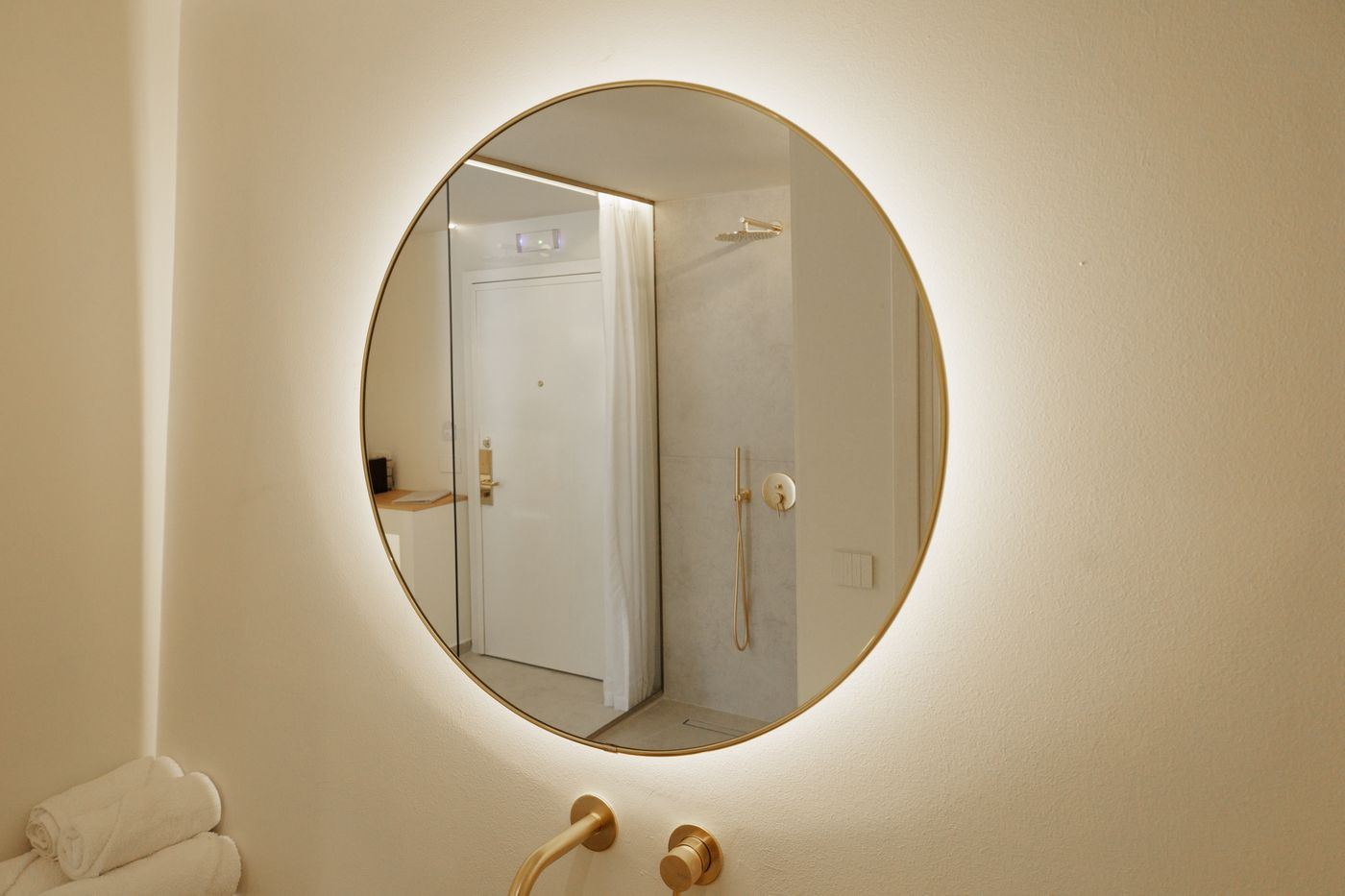 The-Alley-Hotel-Room-42