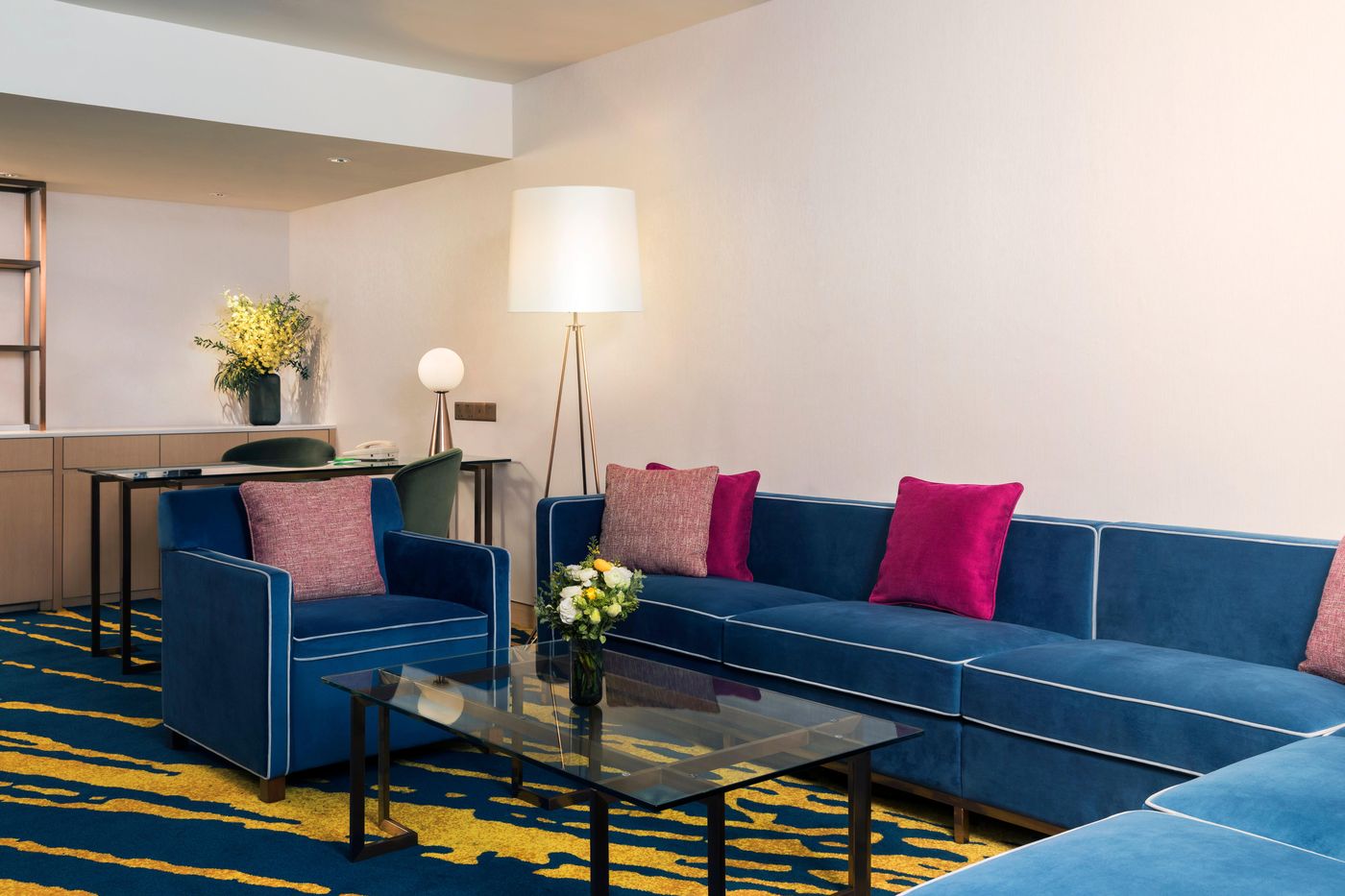 Holiday-Inn-Golden-Mile-Hong-Kong-Room-14