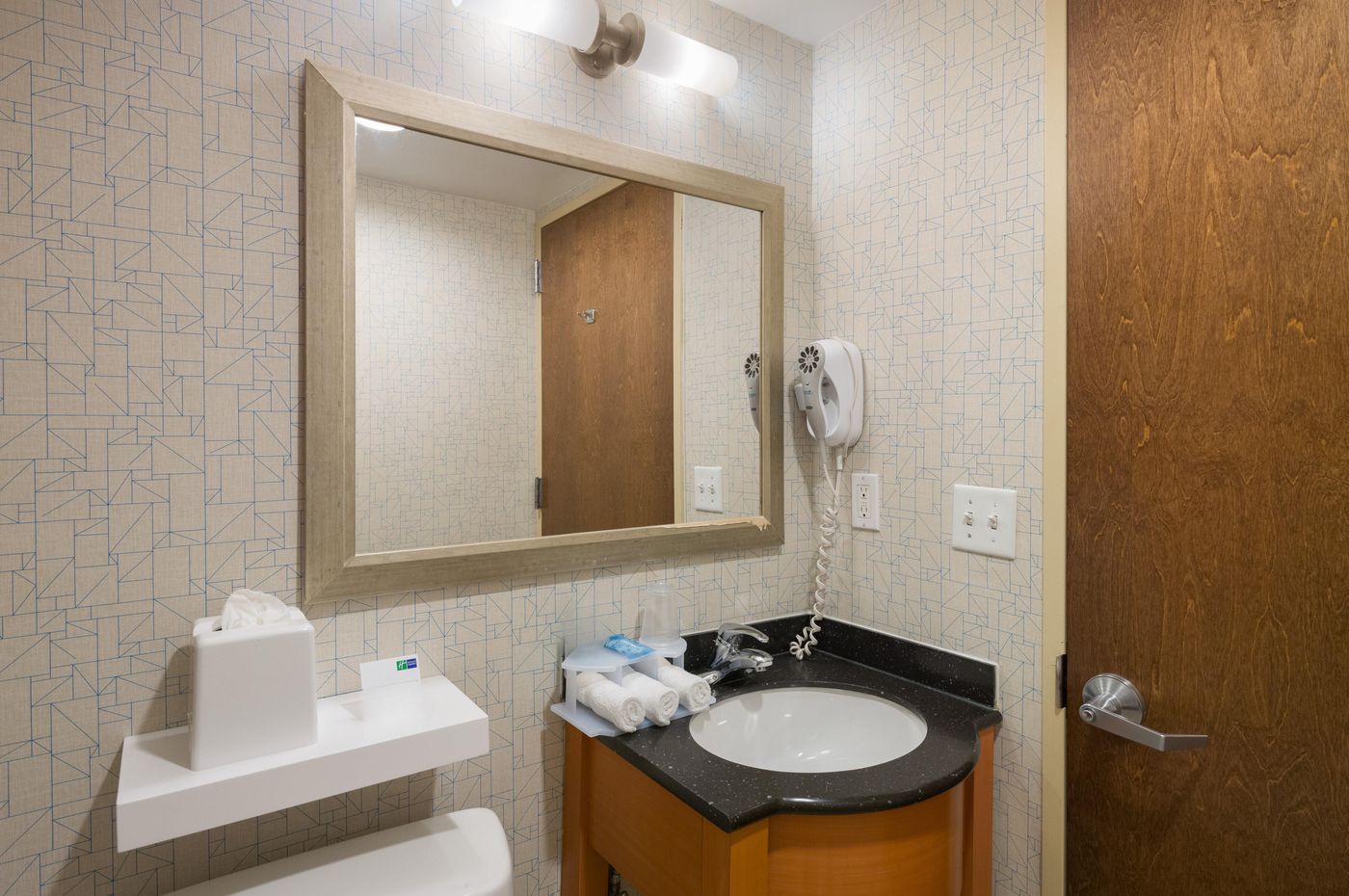 Holiday-Inn-Express-New-York-City-Times-Square-Room-27