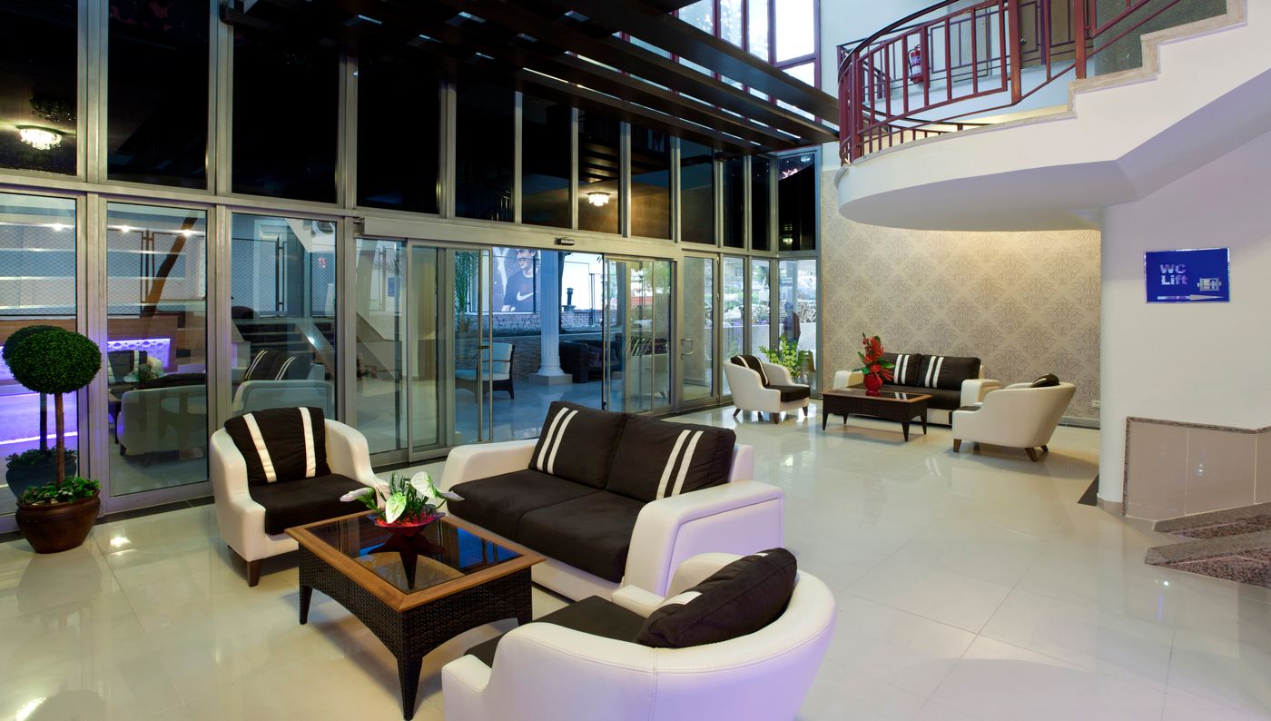 Diamore-Hotel-Lobby-13