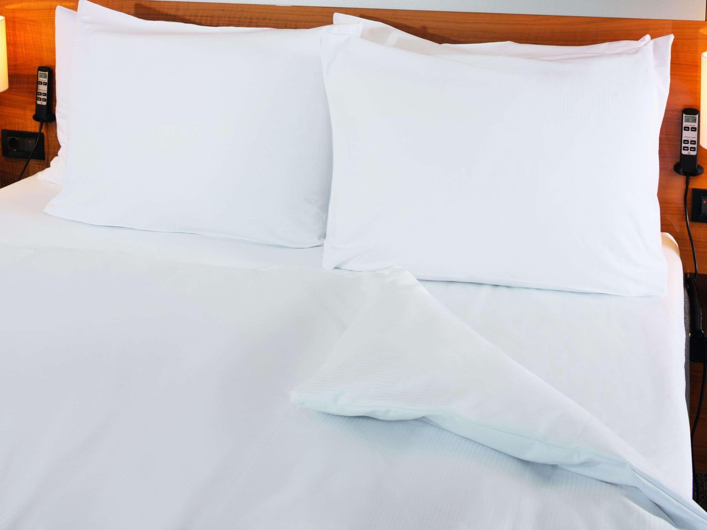 Movenpick-Hotel-And-Casino-Geneva-Room-26