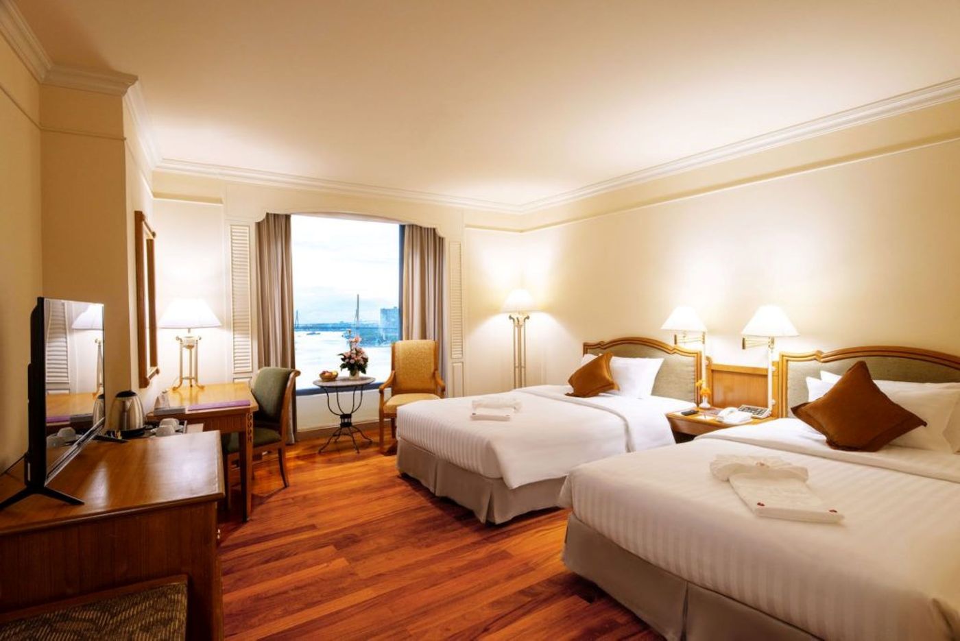 Montien-Riverside-Bangkok-Hotel-Room-41