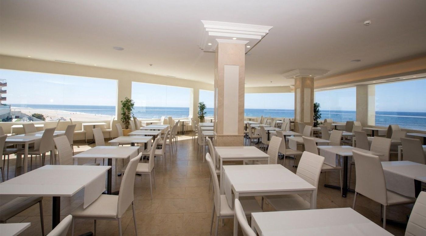 Onhotels-Ocean-Front-Restaurant-43
