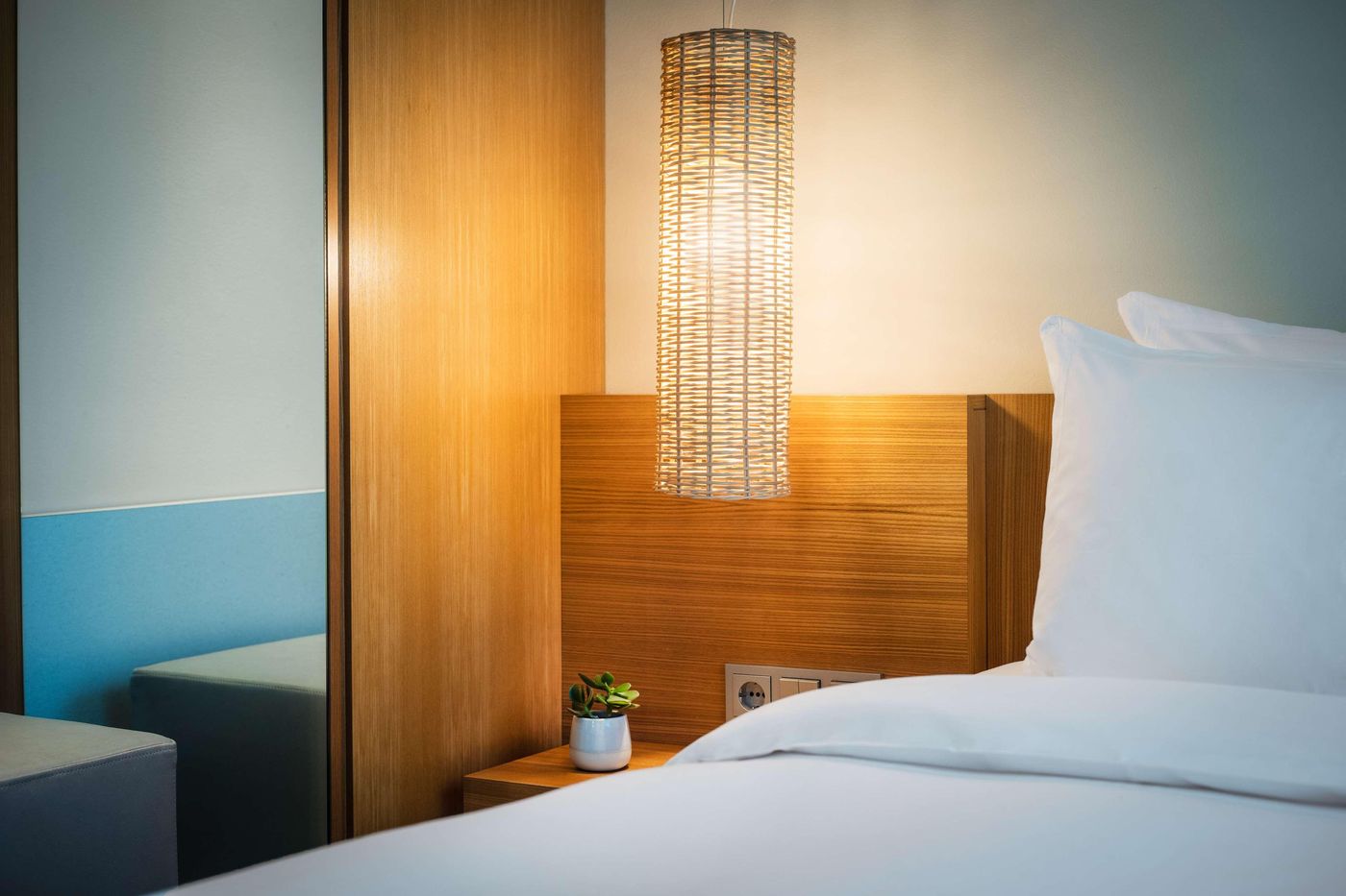 Lindner-Hotel-Berlin-Ku-damm--part-of-JdV-by-Hyatt-Room-40