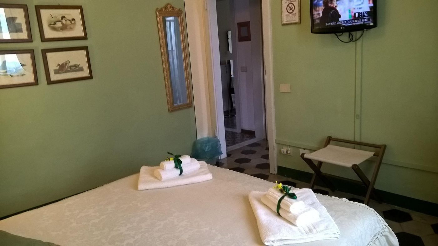 B---B-La-Mimosa-Room-36