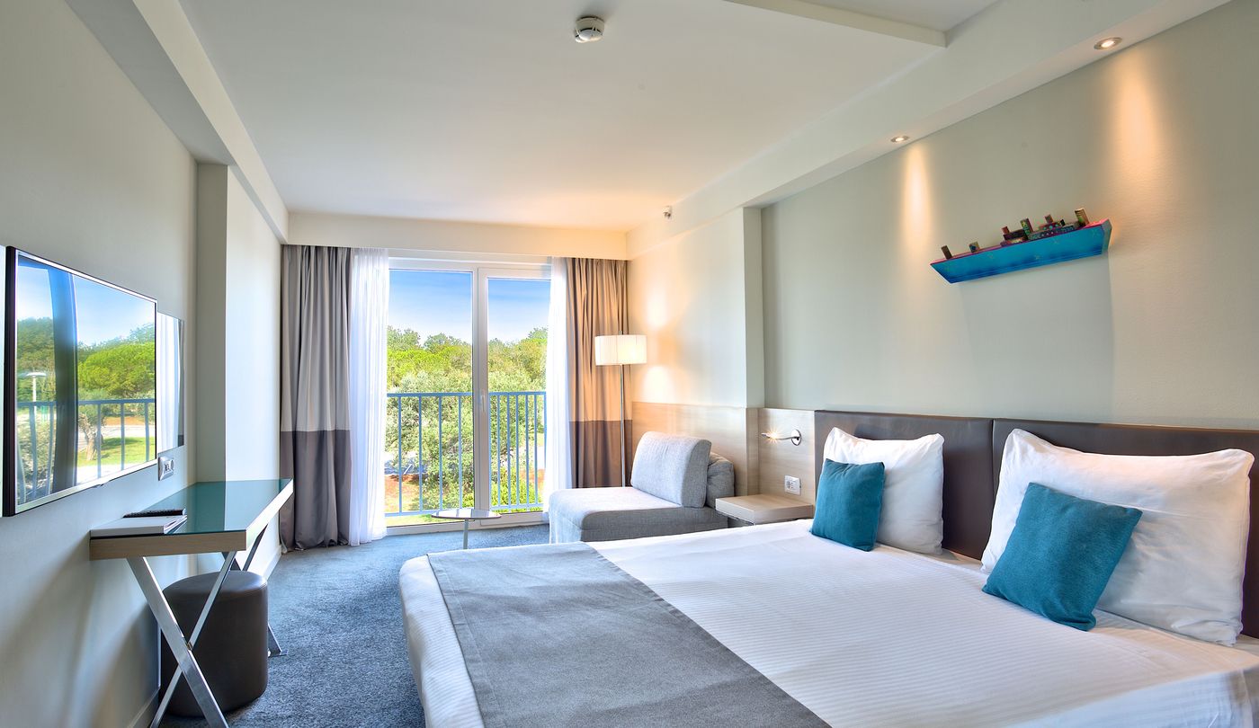 Park-Plaza-Belvedere-Room-21