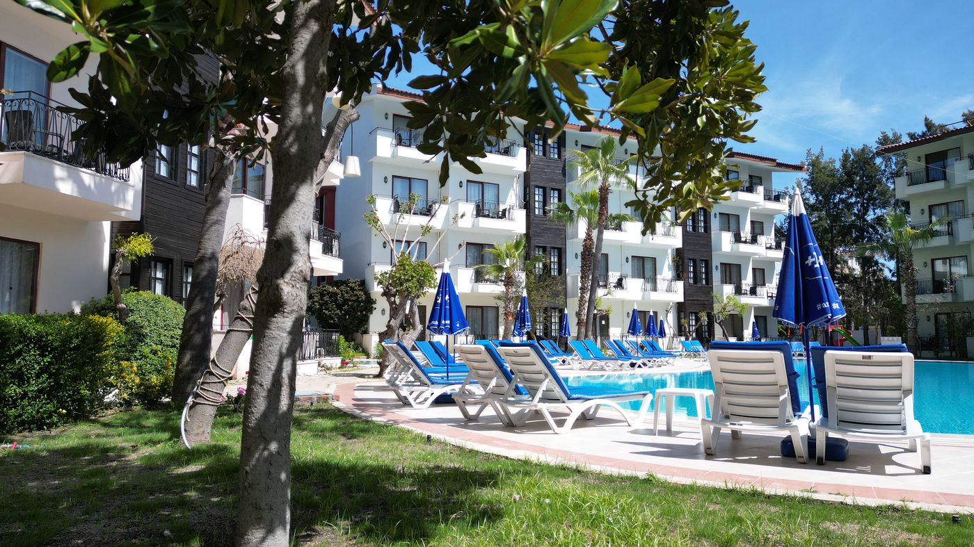    Lemas Suites Hotel Side 