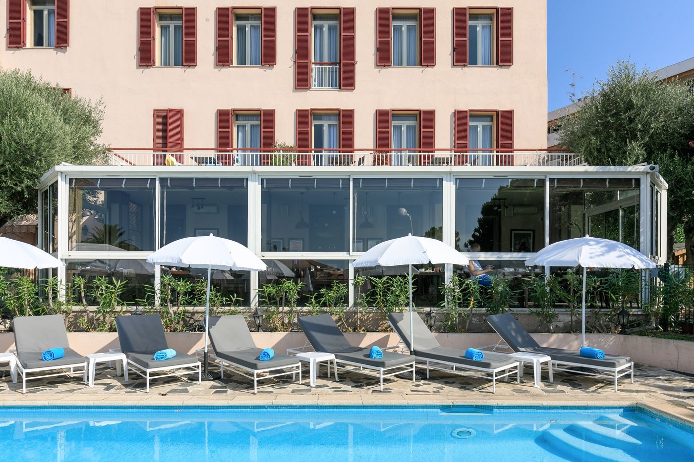 Hotel-Des-Orangers-Pool-3