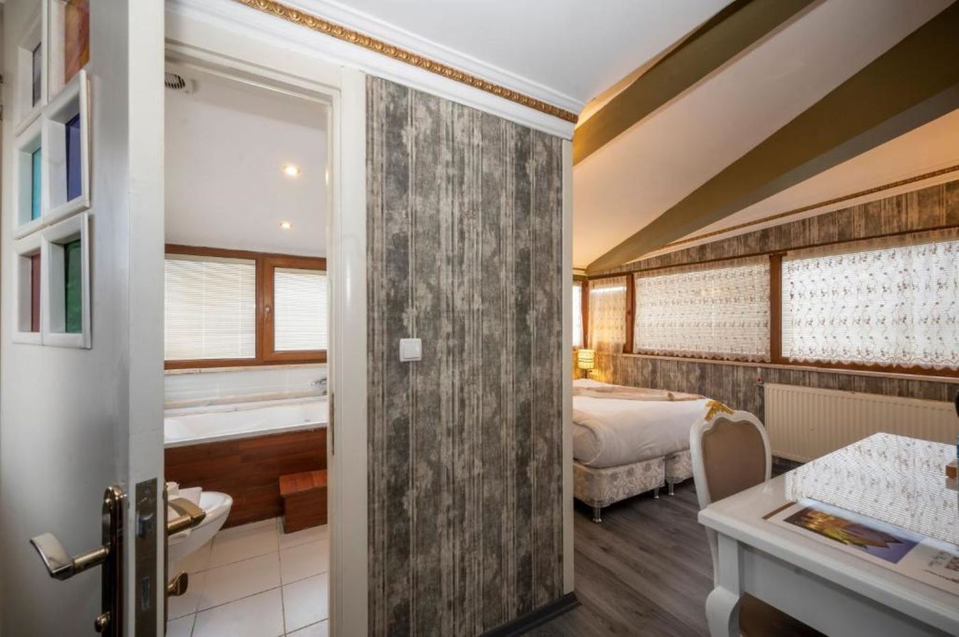 Kupeli-Palace-Room-11