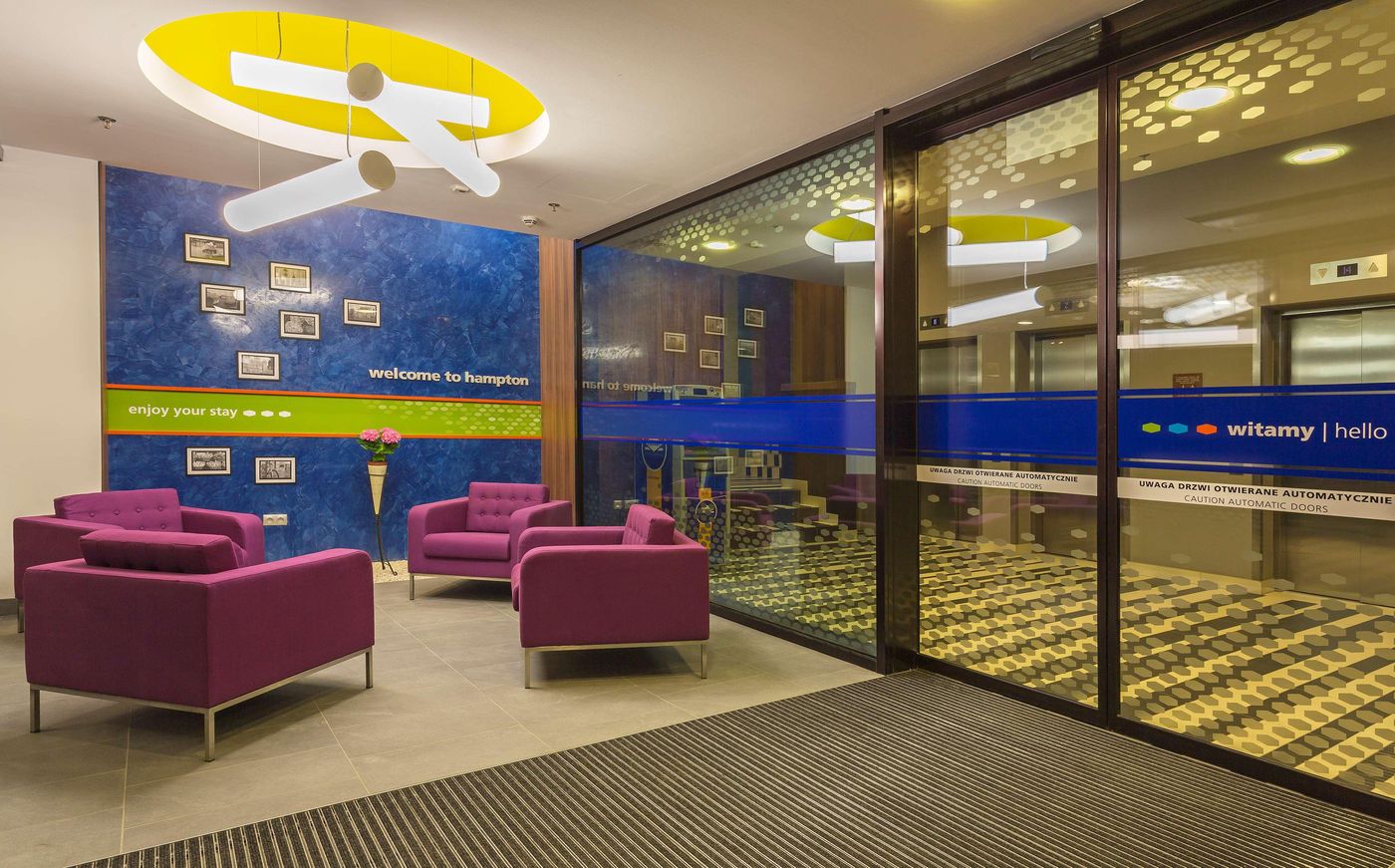 Hampton-by-Hilton-Warsaw-City-Centre-General-view-6