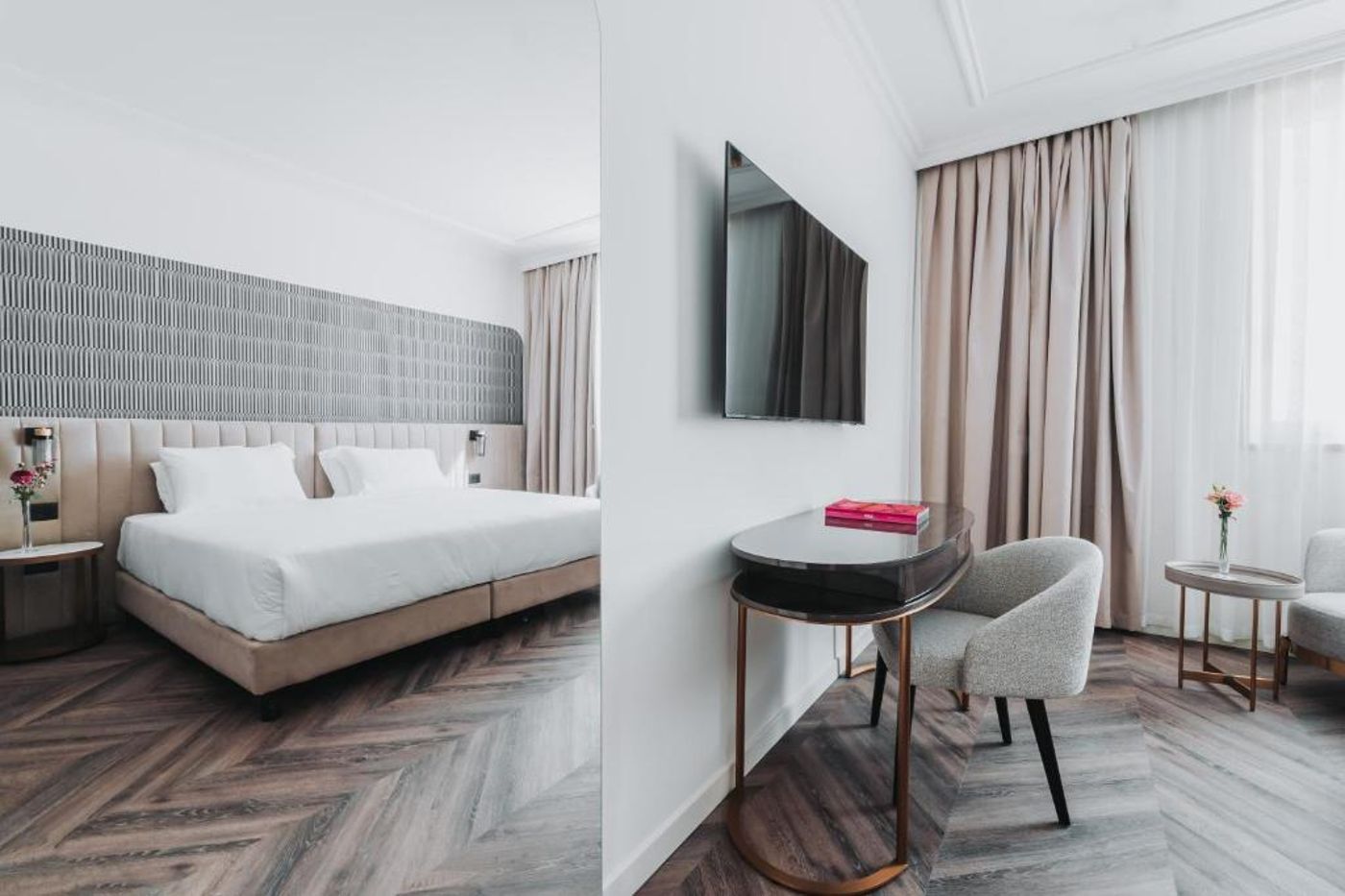 Royal-Garden-Hotel-Room-25