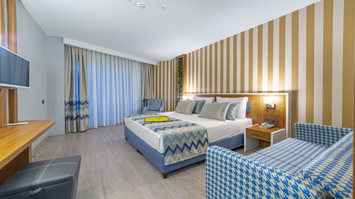 LONICERA PREMIUM HOTEL 16