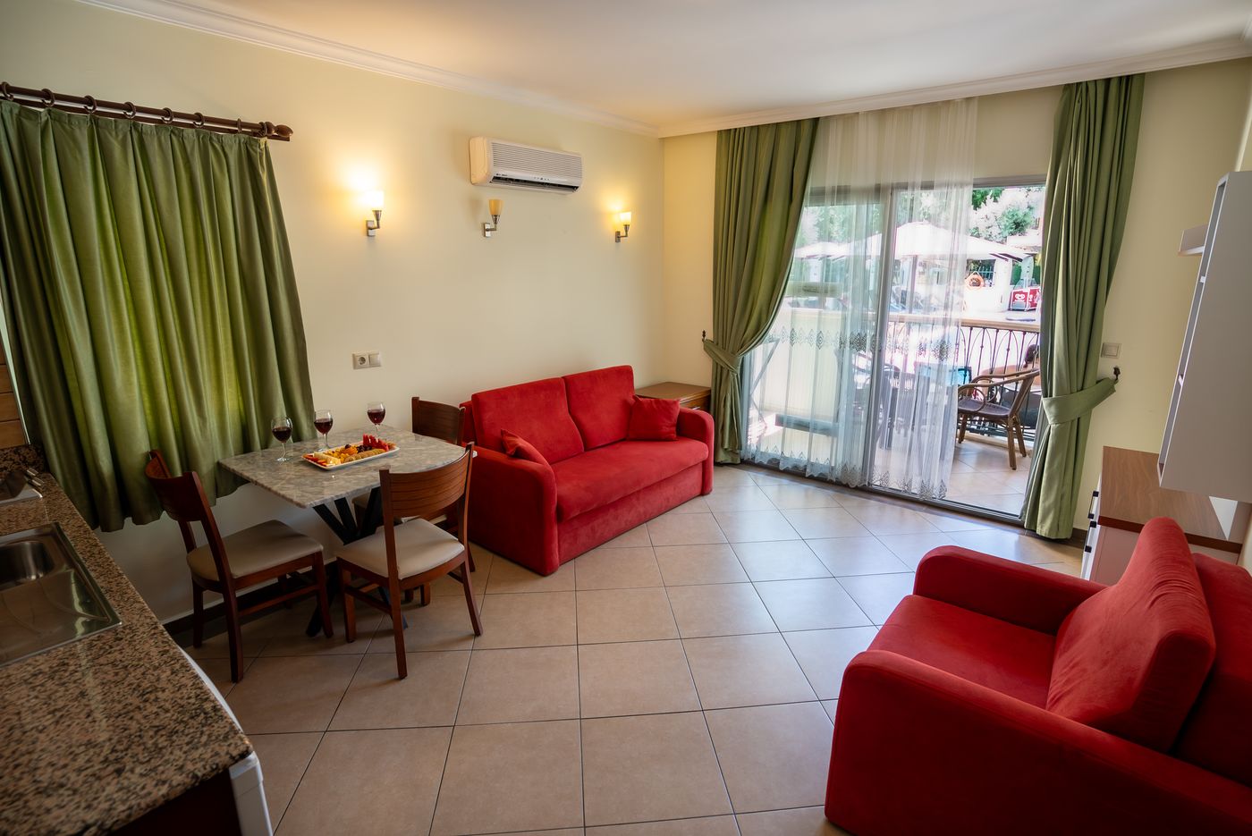 Club-Karakas-Room-35