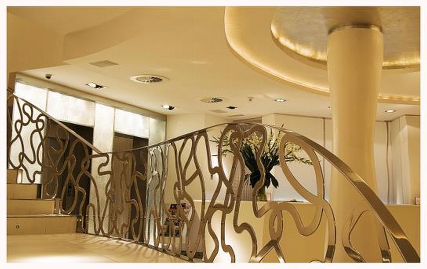 Room-Mate-Alicia-Lobby-13