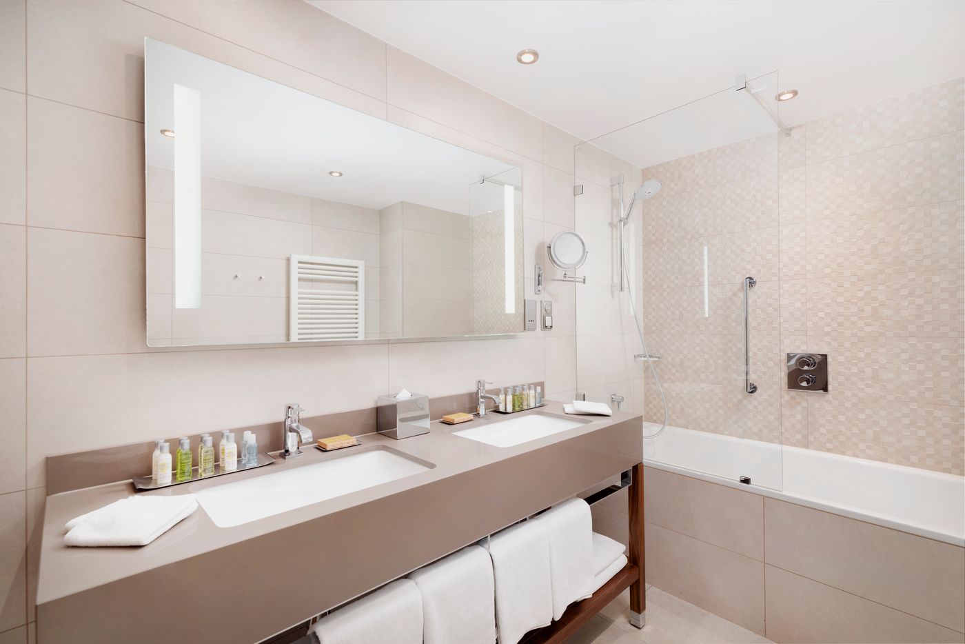 DoubleTree-by-Hilton-Krakow-Hotel---Convention-Cen-Room-41