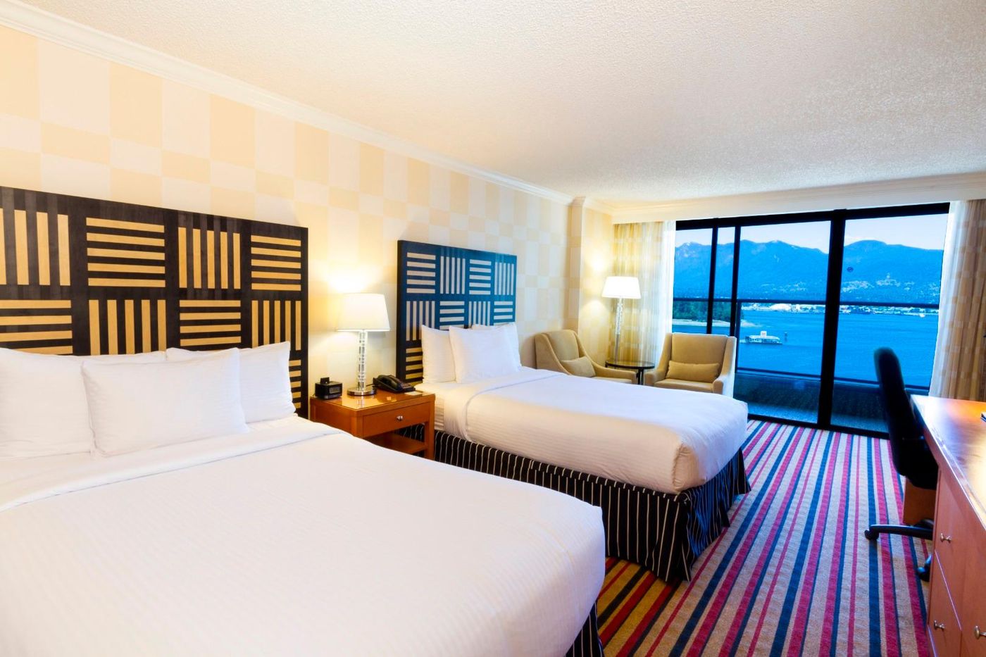 Pinnacle-Hotel-Harbourfront-Room-15