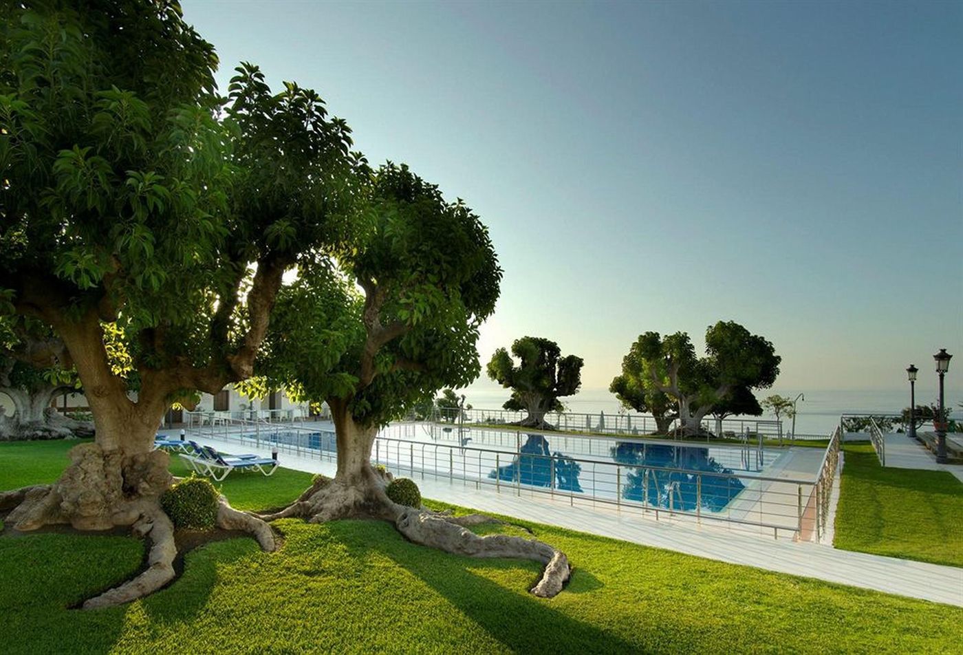 Parador-de-Nerja-Pool-9