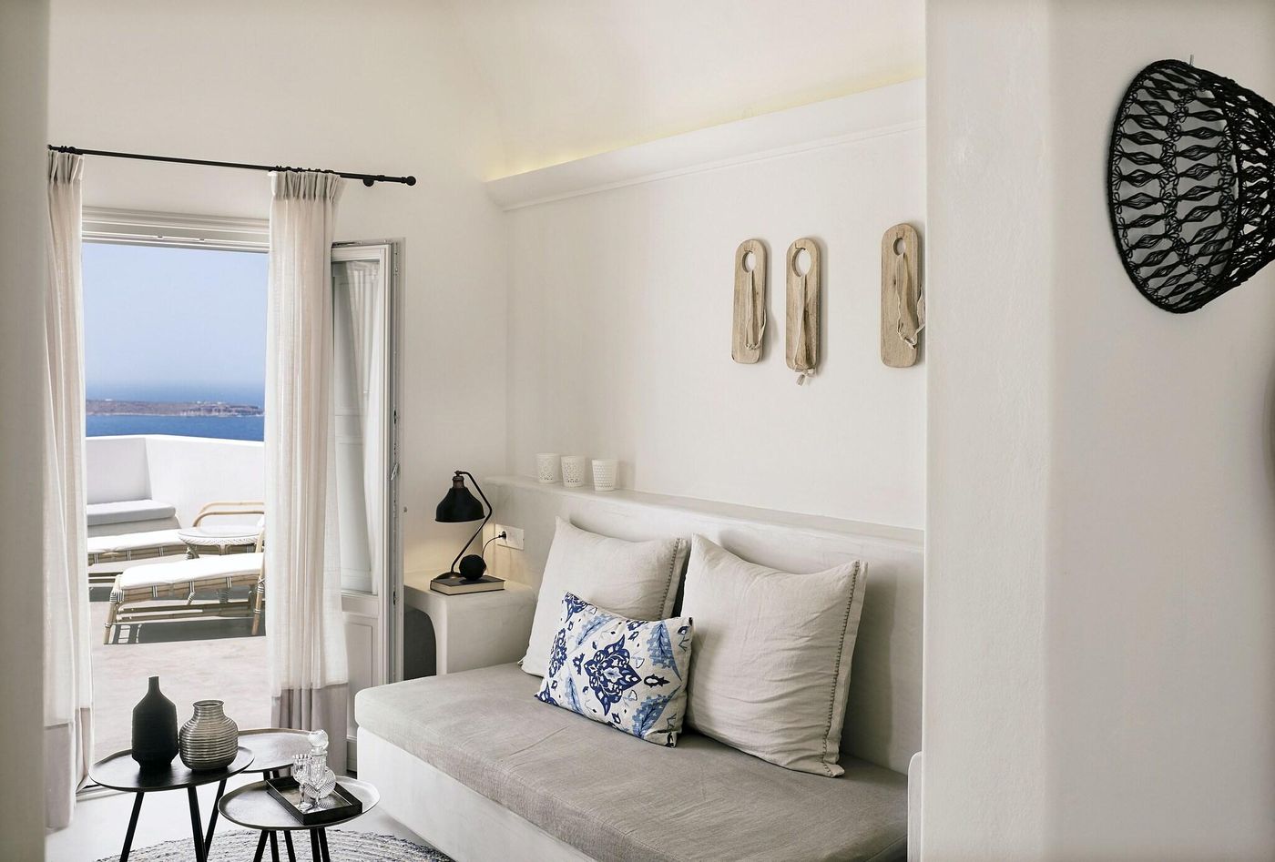 Santo-Maris-Oia--Luxury-Suites---Spa-Room-29