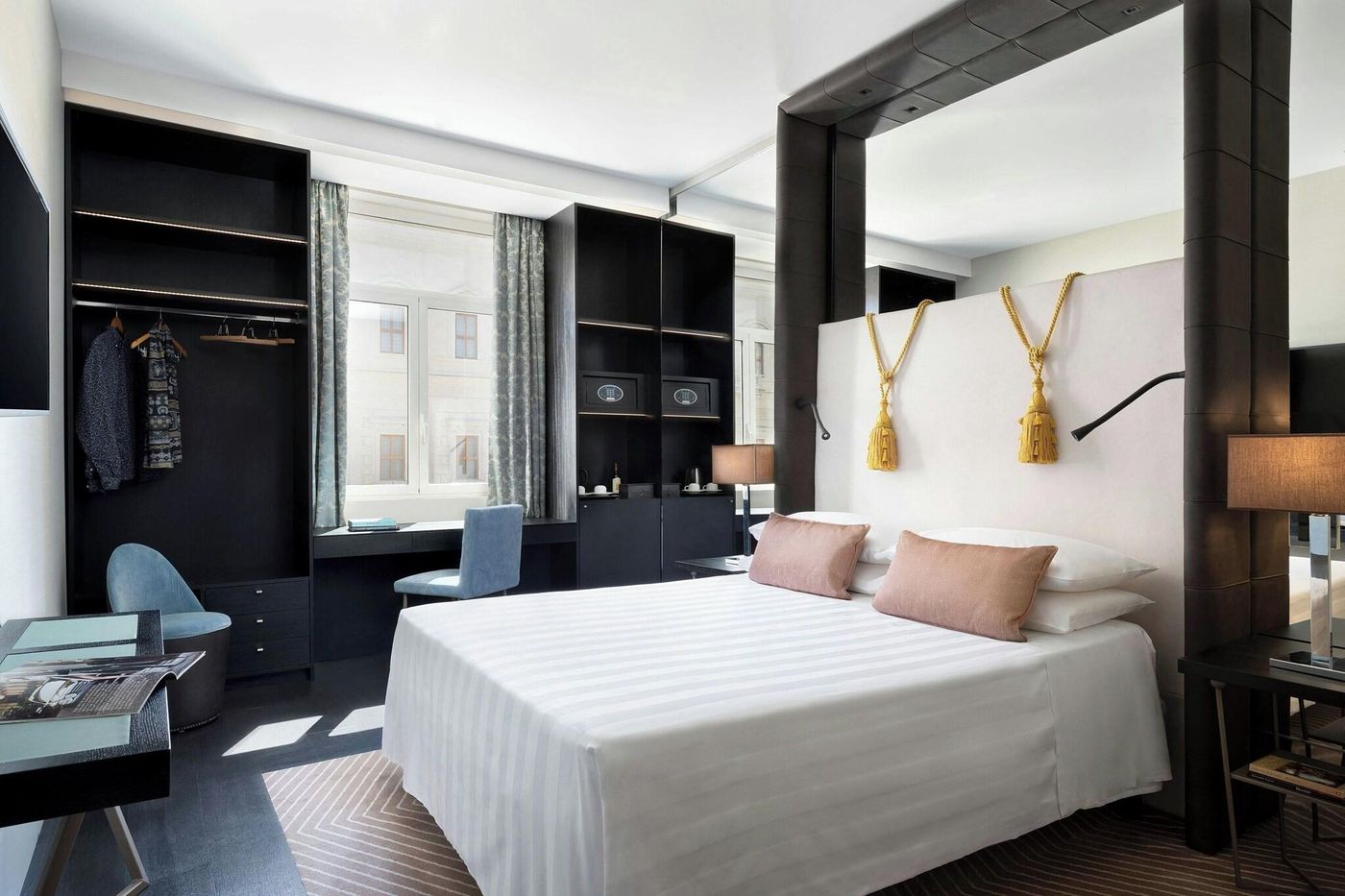 Sina-Bernini-Bristol--Autograph-Collection-Room-26