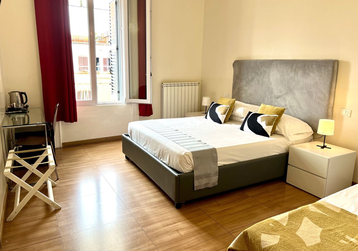 Bon-Ton-Suites-Room-16