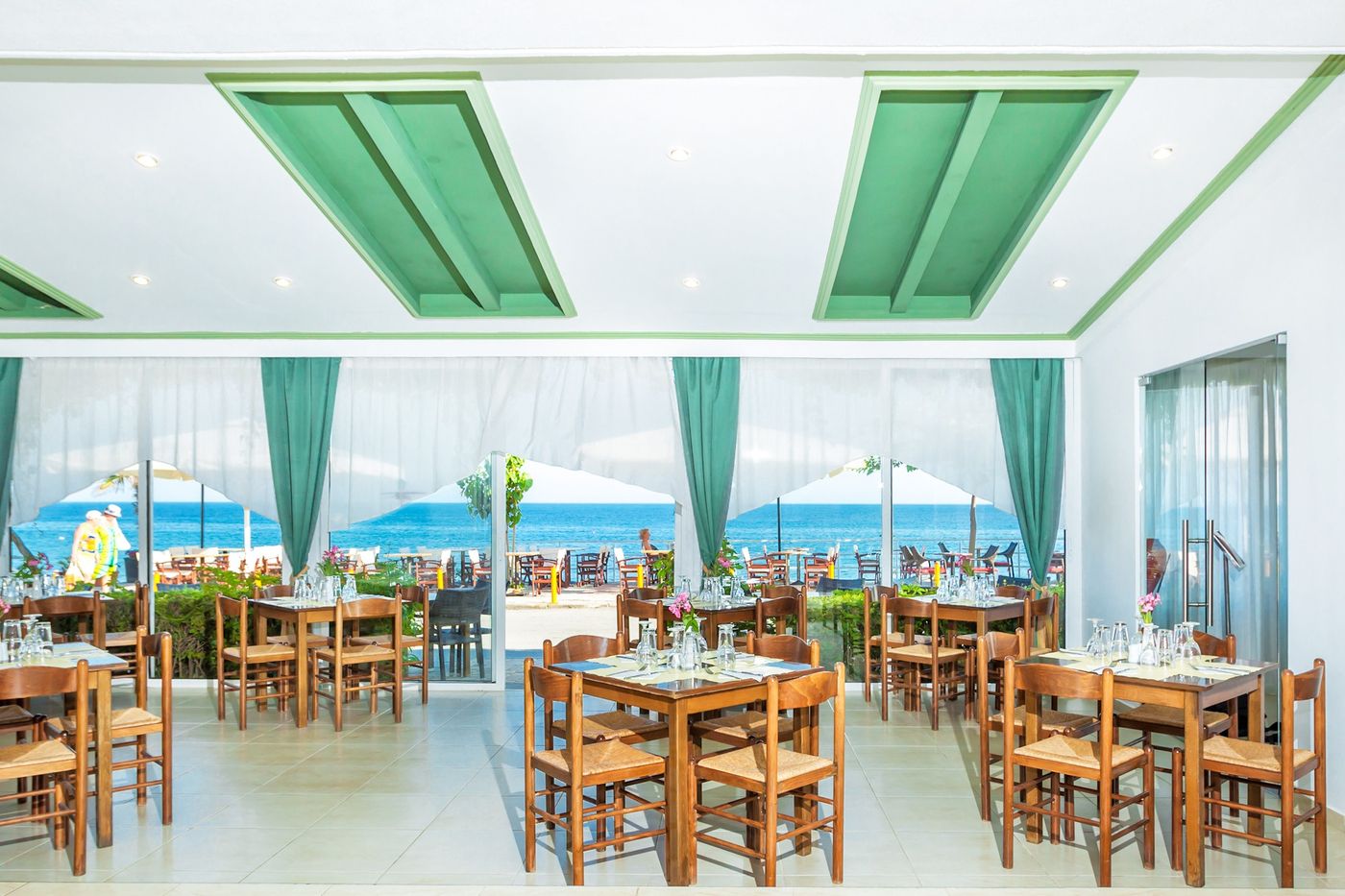 Dolphin-Beach-Hotel-Restaurant-24