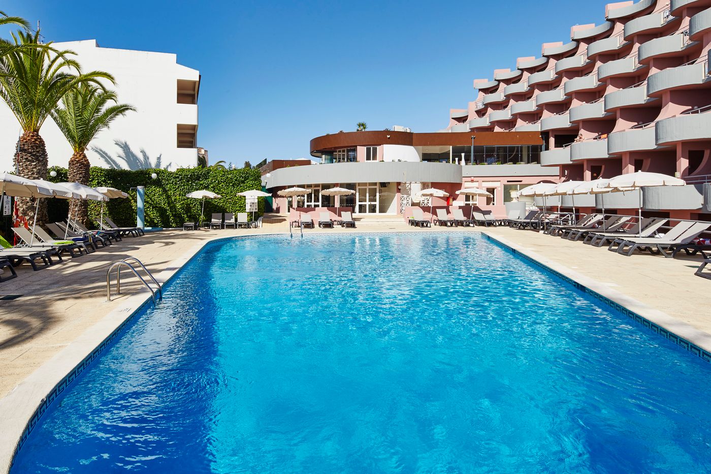 Luna-Clube-Oceano-Pool-1