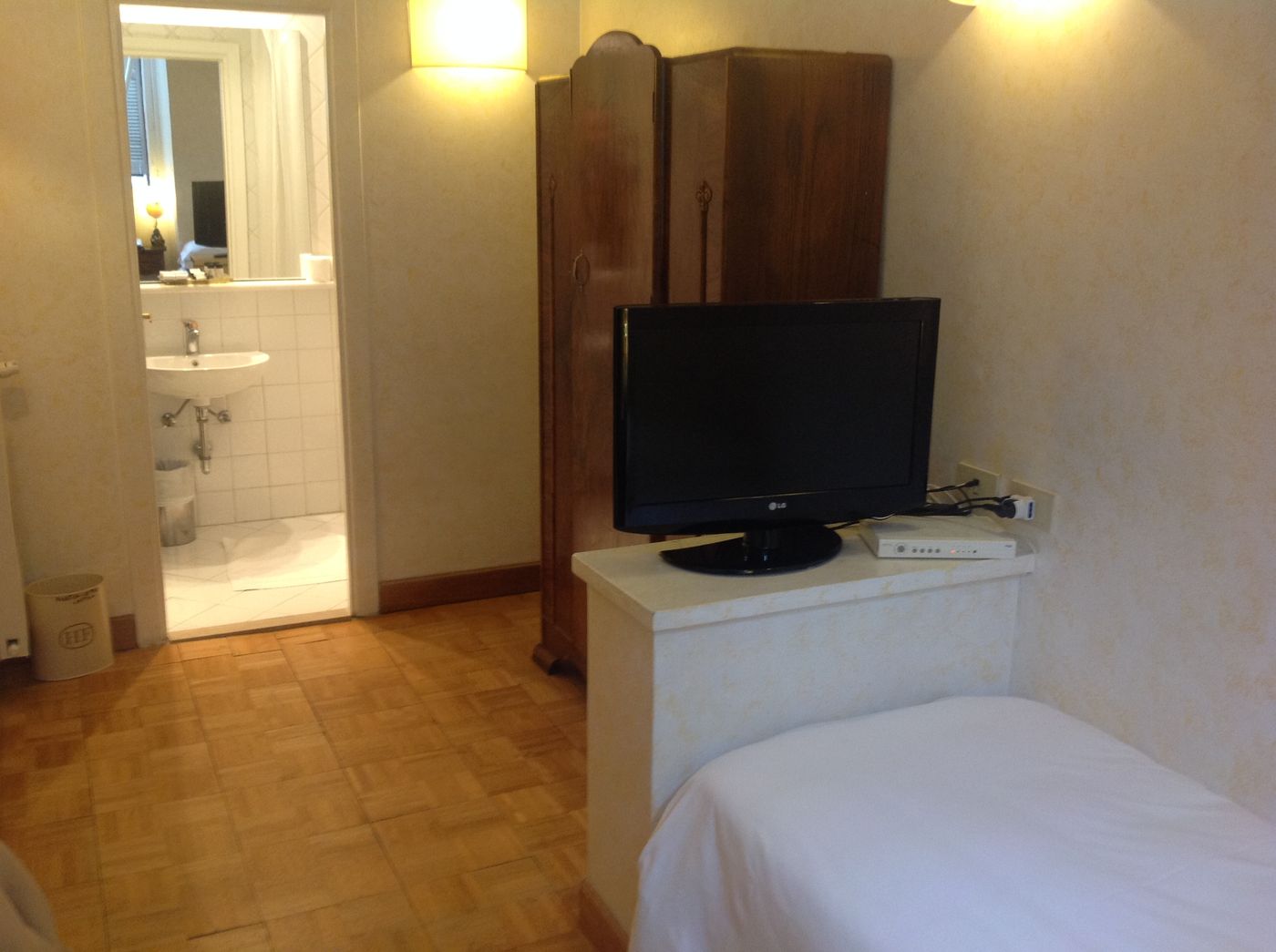 Hotel-Fontana-Room-17