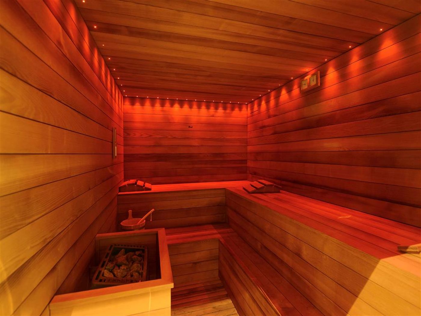 Hyatt-Centric-Murano-Venice-Sports-and-Entertainment-71