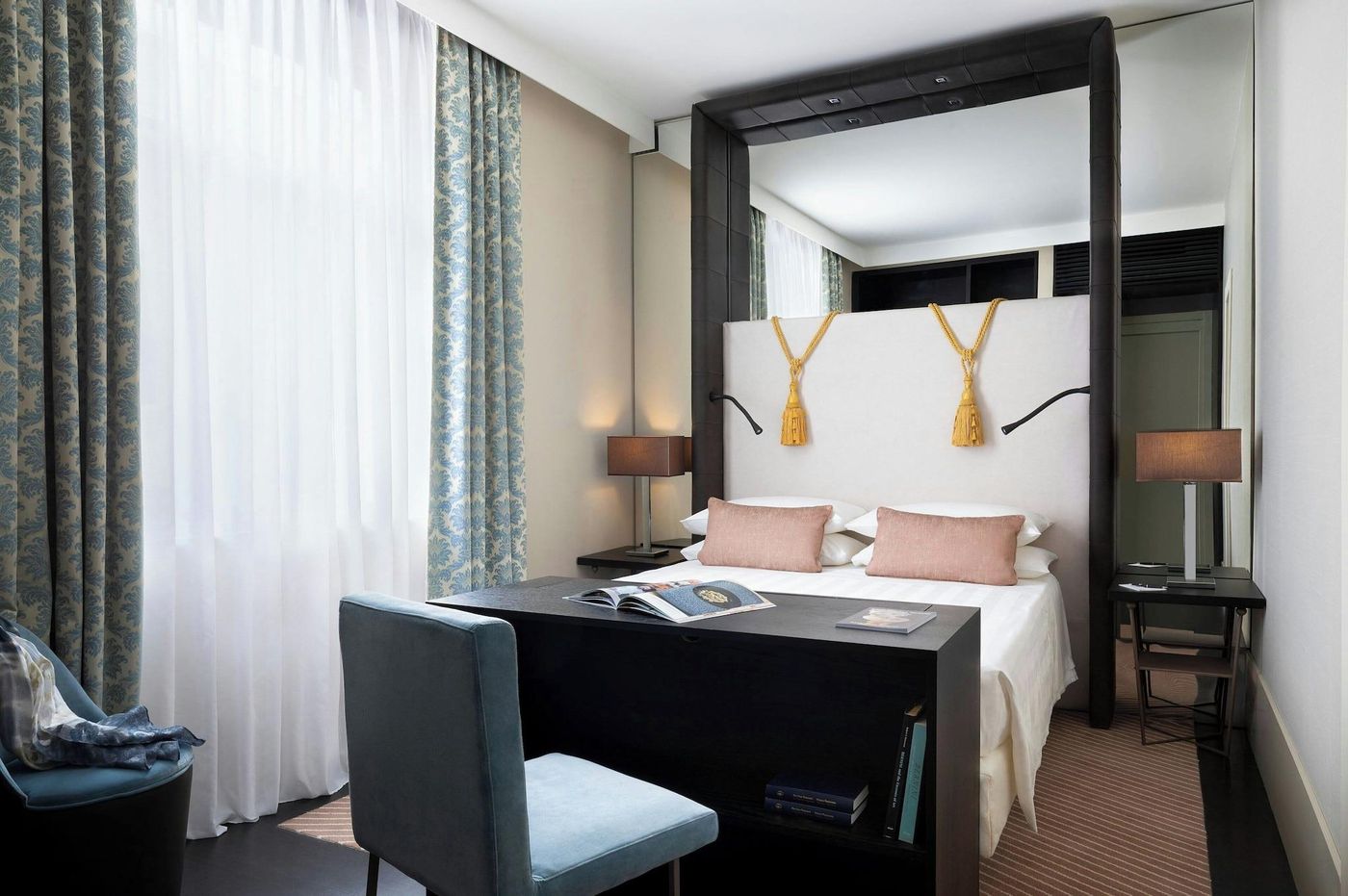 Sina-Bernini-Bristol--Autograph-Collection-Room-34