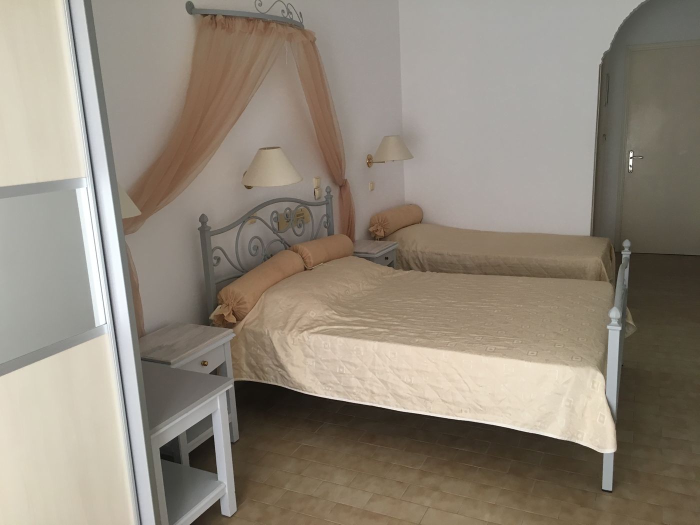 Avra-Santorini-Room-13