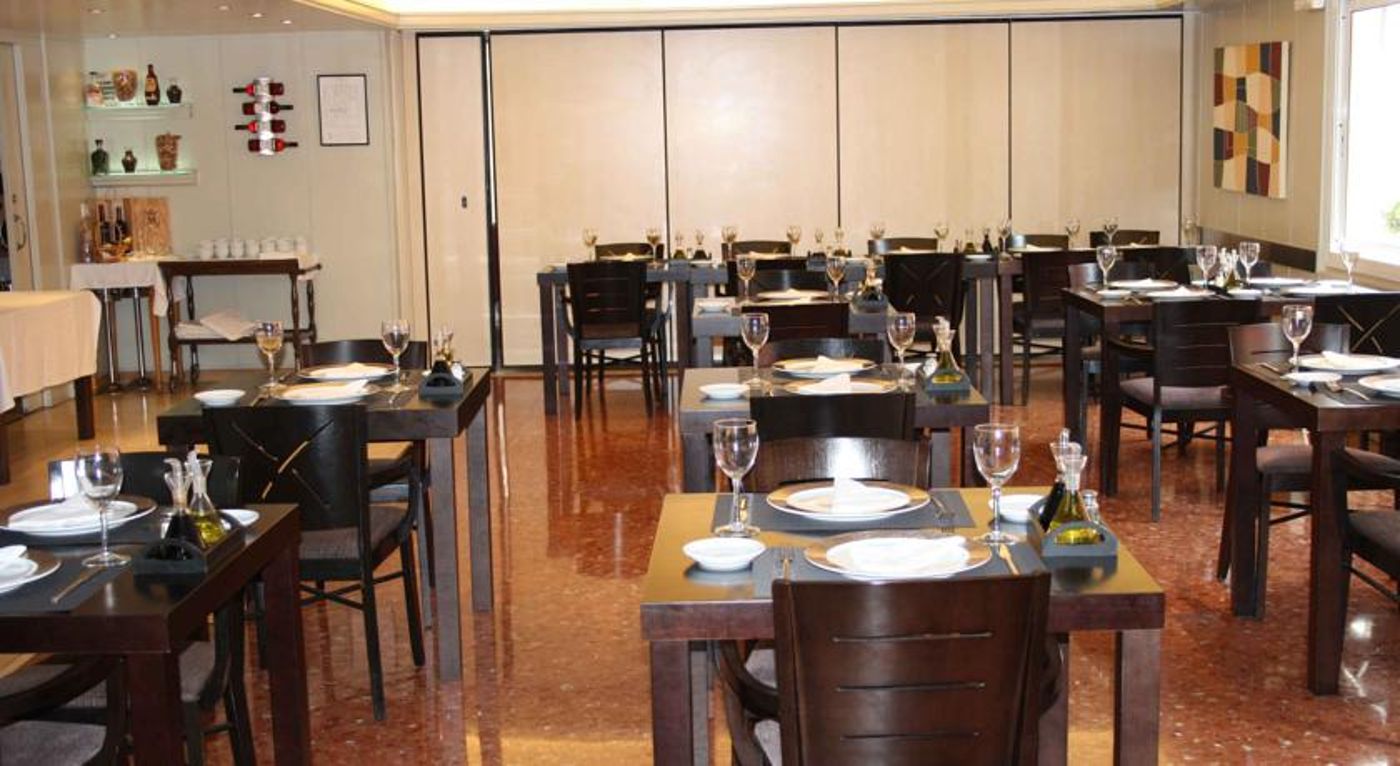 Tres Torres Atiram Hotel