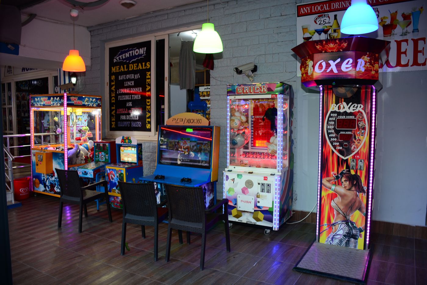 Mustis-Royal-Plaza-Bar-30