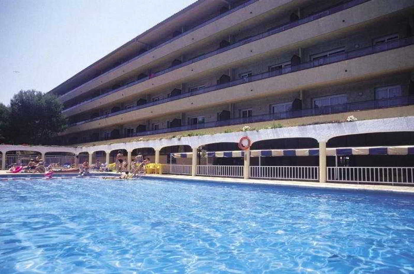 Salles-Beach-Apartments-Pool-7