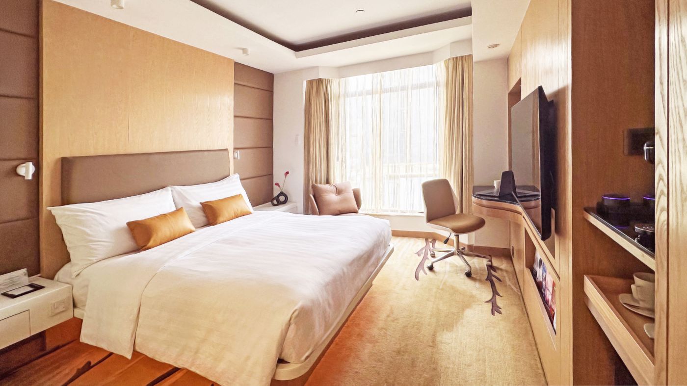 Stanford-Hillview-Room-17