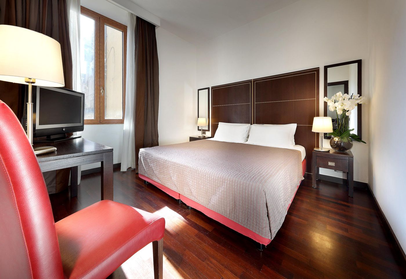 International-Palace-Room-2