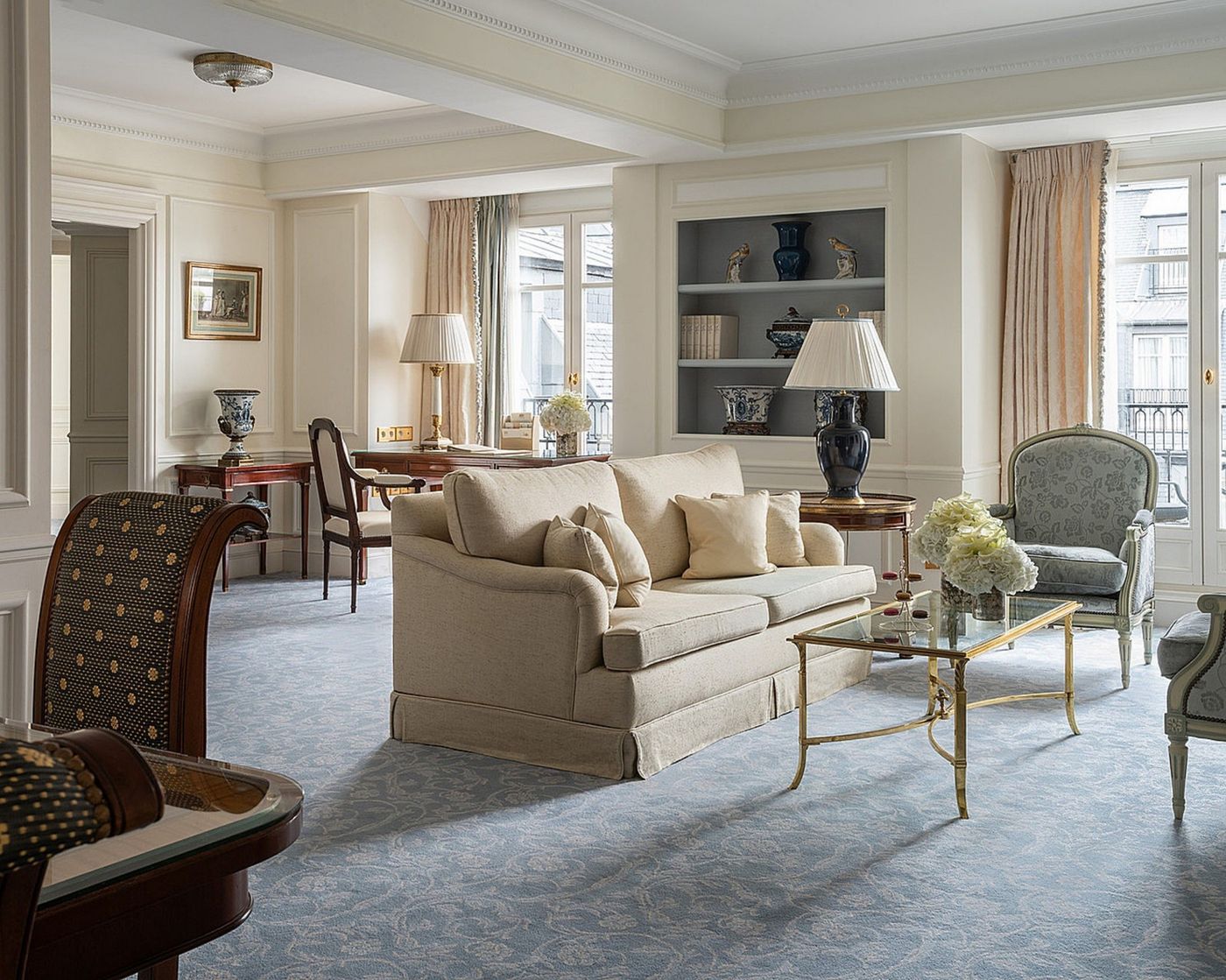 Four-Seasons-Hotel-Paris-Room-1