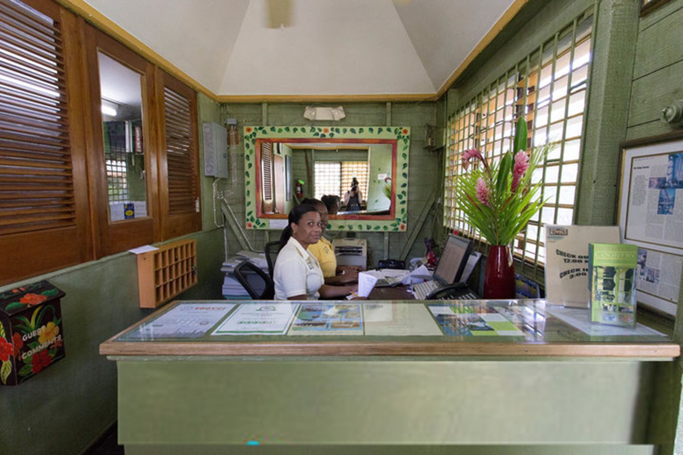 Country-Country-Hotel-Lobby-28