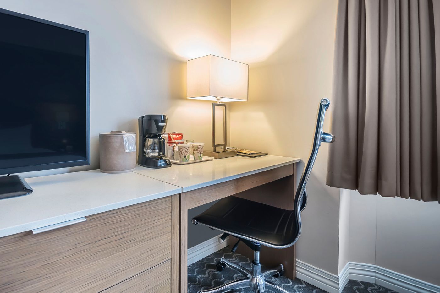 Best-Western-Plus-Vancouver-Airport-Hotel-Room-10