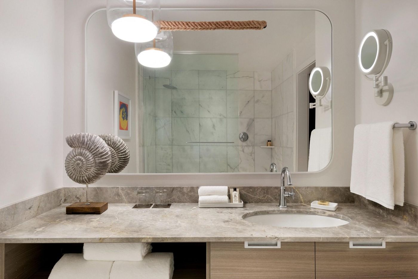 Seaside-Hotel-North-Vancouver-Room-22