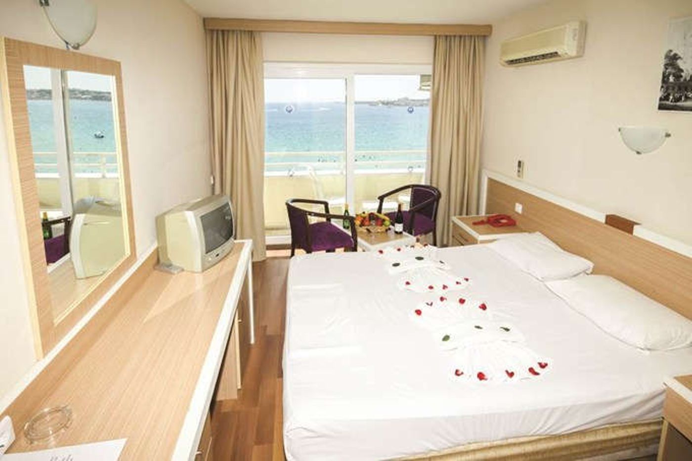 Tuntas Beach Hotel Altinkum