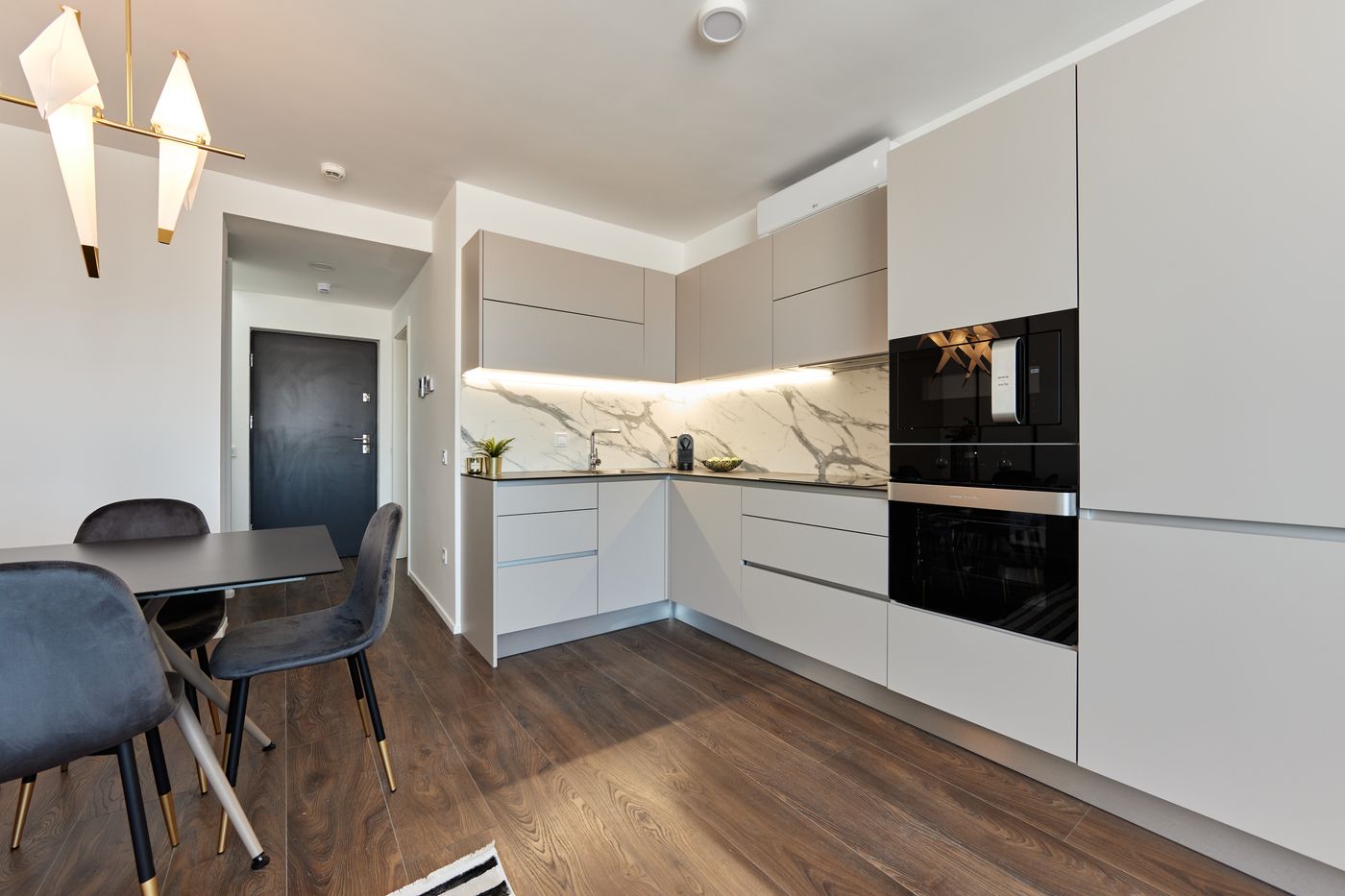 The-Amberlyn-Suite-Hotel-Room-50